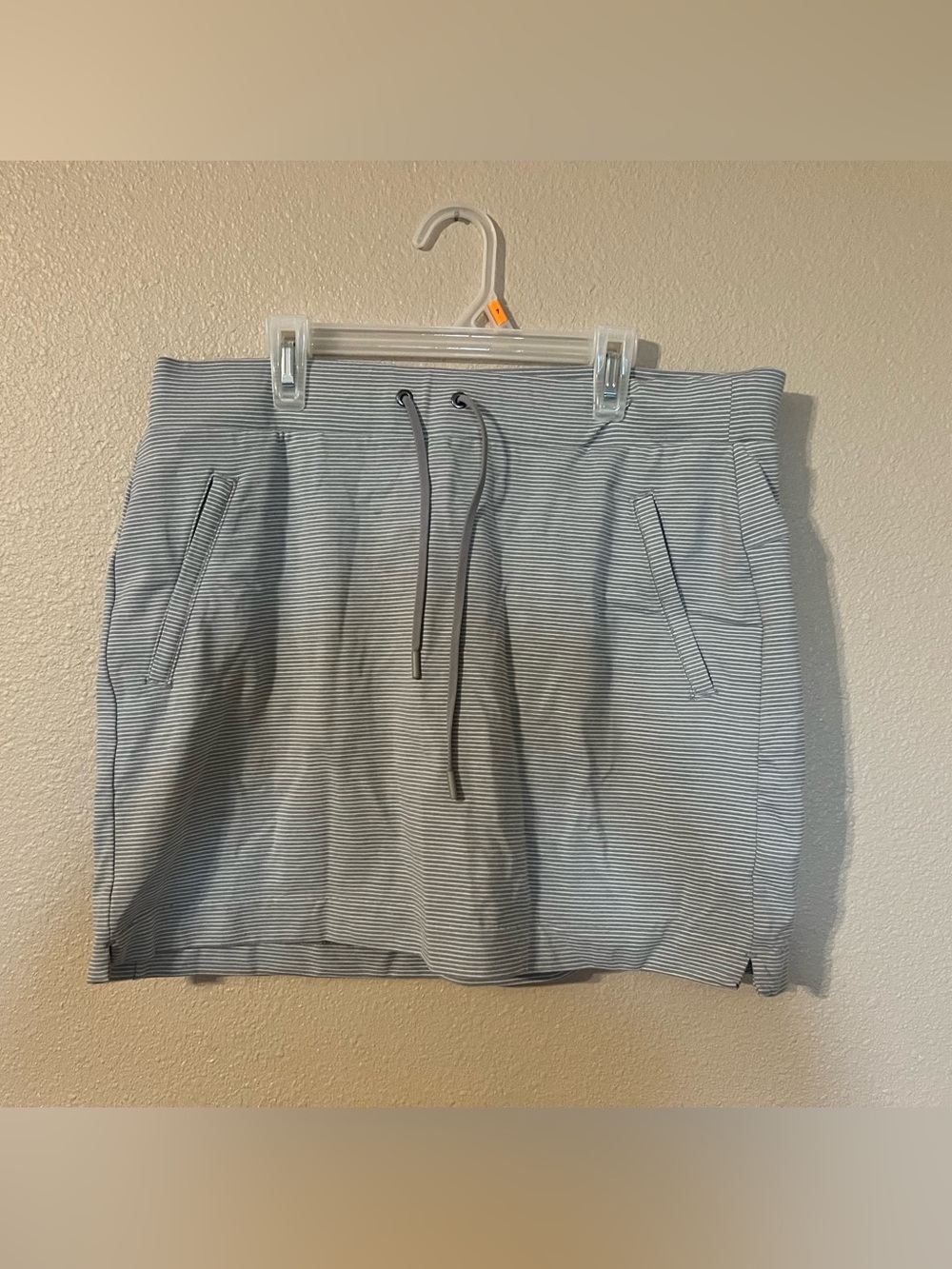 Athleta Light Gray Striped Pull-On Skort